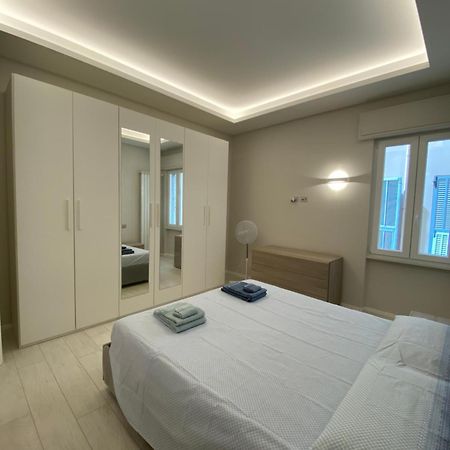 Casa Dante: Oneglia Centro-Marina-Spiagge Apartment Imperia Exterior photo